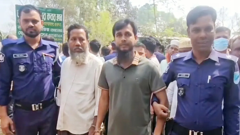 জমি দখল ও চাঁদাবাজির অভিযোগে দুজনকে আটক করে পুলিশে দিলেন এমপ