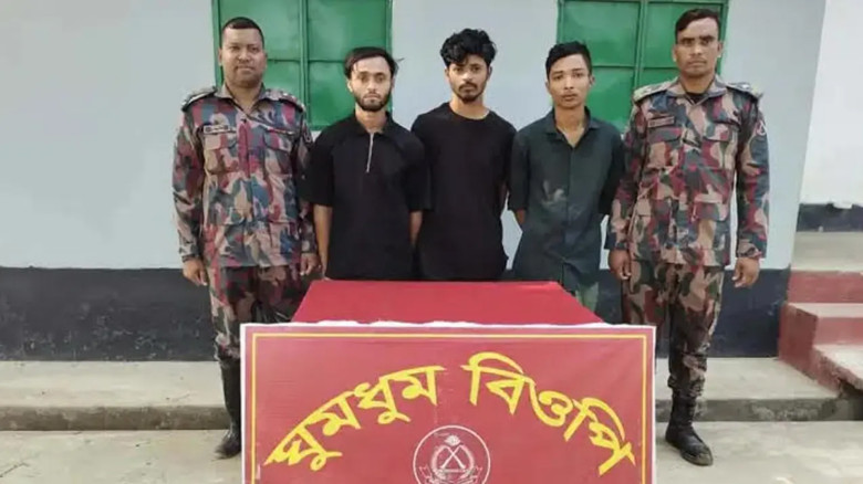 আরাকান আর্মির আটক থেকে মুক্তি পেলেন তিন বাংলাদেশি