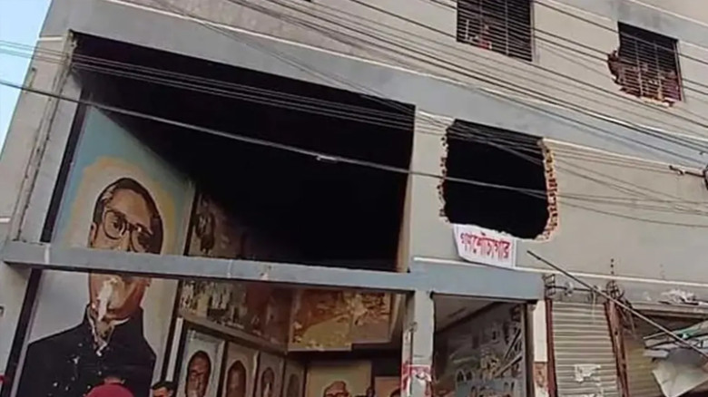 নওগাঁর ভাঙা আওয়ামী লীগ কার্যালয়ে বঙ্গবন্ধুর ৭ই মার্চের ভাষণ 