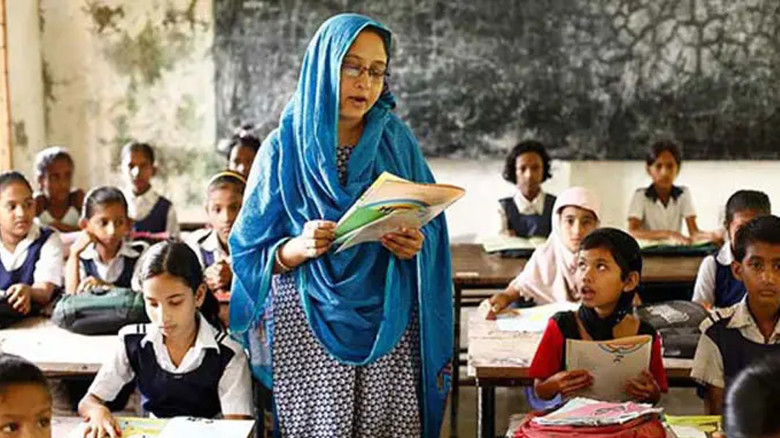 শিক্ষা থেকে রাজনীতি—সবখানেই পিছিয়ে পড়ছে নারী