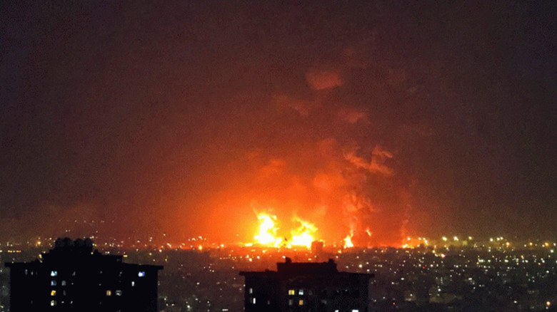 তেহরানের তেল অবকাঠামোতে ইসরায়েলের হামলা