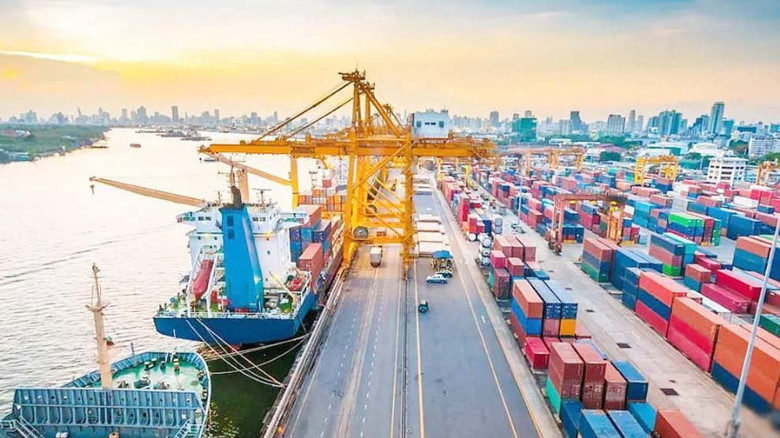 হরমুজ প্রণালি অতিক্রম করে বাংলাদেশে এল ৫টি এলপিজি ও এলএনজি জ