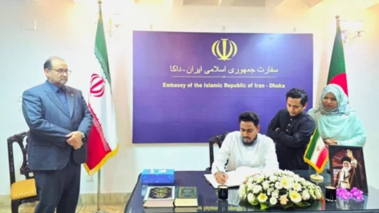 এনসিপির সদস্য সচিব আখতার হোসেন সই করলেন খামেনির শোক বইয়ে