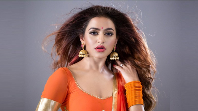 নারী দিবসে নুসরাত ফারিয়ার বার্তা: প্রতিটি নারীর সিদ্ধান্ত সম