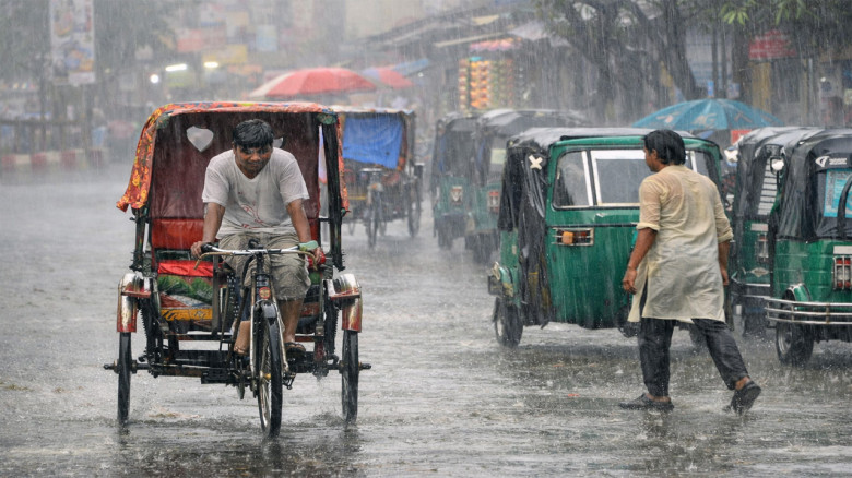 সারাদেশে বজ্রসহ বৃষ্টির আভাস, জানিয়েছে আবহাওয়া অধিদপ্তর
