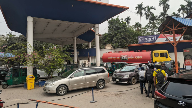 সরবরাহ সংকট কাটেনি, রাজধানীর অনেক পাম্পেই তেল নেই