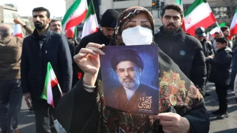 ইরানের নতুন সর্বোচ্চ নেতার বাবা-মা ও স্ত্রীসহ আটজন নিহত