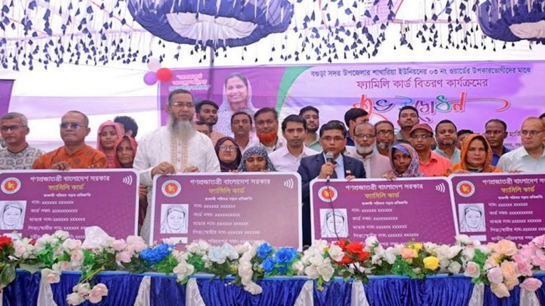 বগুড়ায় প্রথম ধাপে ৪৯৬ জন পেলেন ফ্যামিলি কার্ড