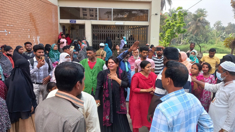 দিনাজপুরে সাব-রেজিস্ট্রার অফিসে সহকর্মীকে যৌন নিপীড়নের অভিযো