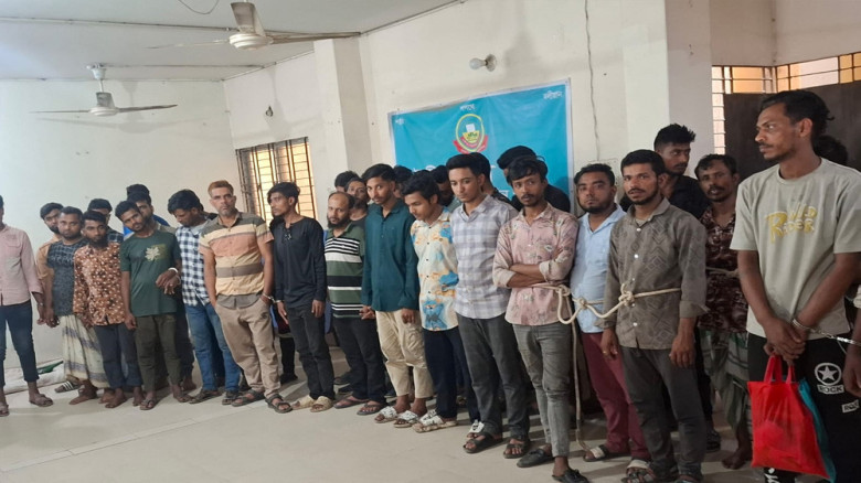 টঙ্গীর বস্তি এলাকায় রাতভর অভিযানে আটক ৩৫ জন