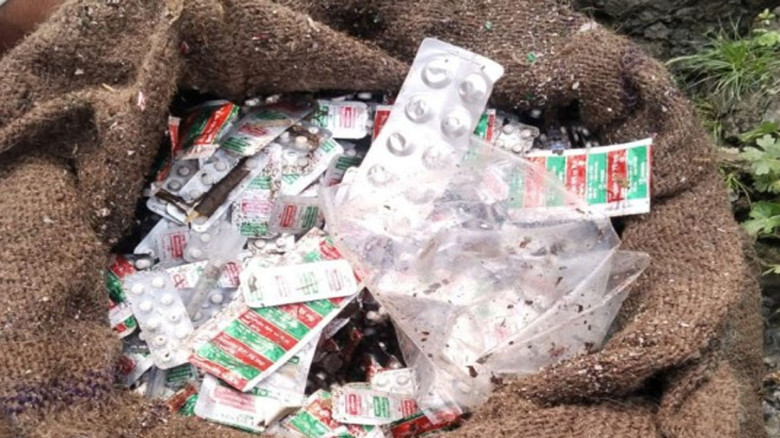 ব্রহ্মপুত্র নদে জেলেদের জালে ধরা পড়ল ওষুধভর্তি বস্তা