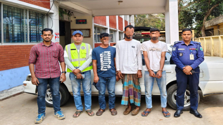 নারীকে জোর করে গাড়িতে তোলার চেষ্টা, অভিযানে ধরা তিনজন