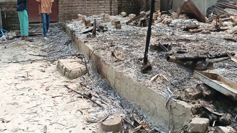 আলমগীর হত্যার পর মাদারীপুরে বসতঘরে ভাঙচুর ও অগ্নিসংযোগ