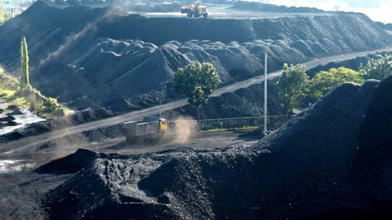 অতিরিক্ত মজুদে বিপাকে বড়পুকুরিয়া কয়লা ও মধ্যপাড়া পাথর খনি