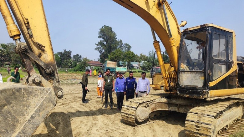 প্রশাসনের জব্দ করা ভেকু মেশিন রাতেই গায়েব, শোকজ দুই গ্রাম পু