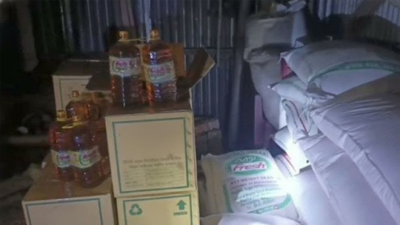 তাড়াশে টিসিবির পণ্য কালোবাজারে বিক্রির অভিযোগ