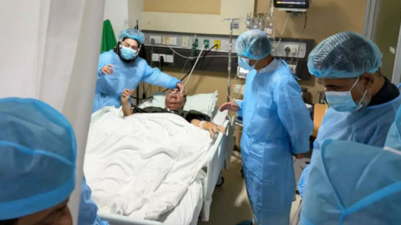 চিকিৎসকদের সিদ্ধান্তে আপাতত দেশে থাকছেন মির্জা আব্বাস