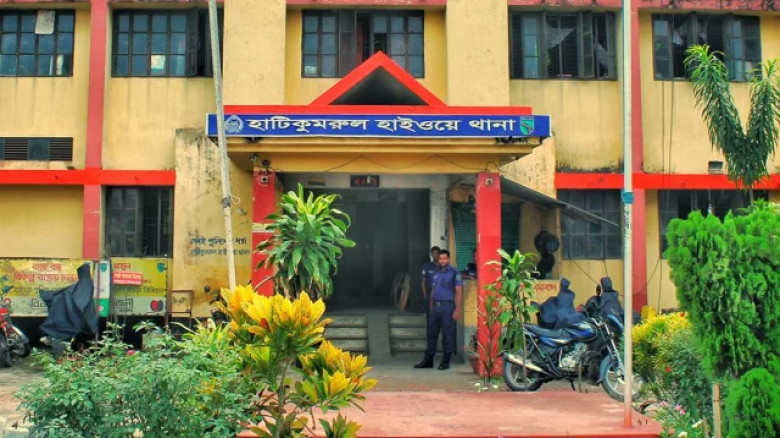 ট্রাকে বাড়ি ফেরার পথে অজ্ঞান পার্টির খপ্পরে ৪ যাত্রী