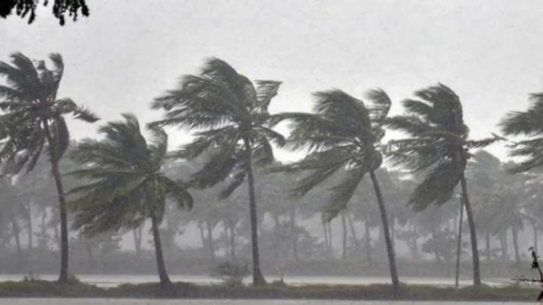 কালবৈশাখীর তাণ্ডবে নৌকাচাপায় যুবকের মৃত্যু, আরেকজন নিখোঁজ