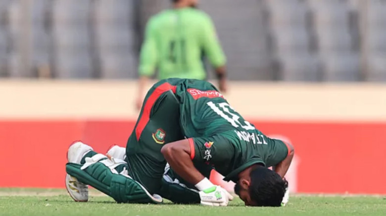 তানজিদ তামিমের সেঞ্চুরি, তবুও তিনশোর আগে থামলো বাংলাদেশ