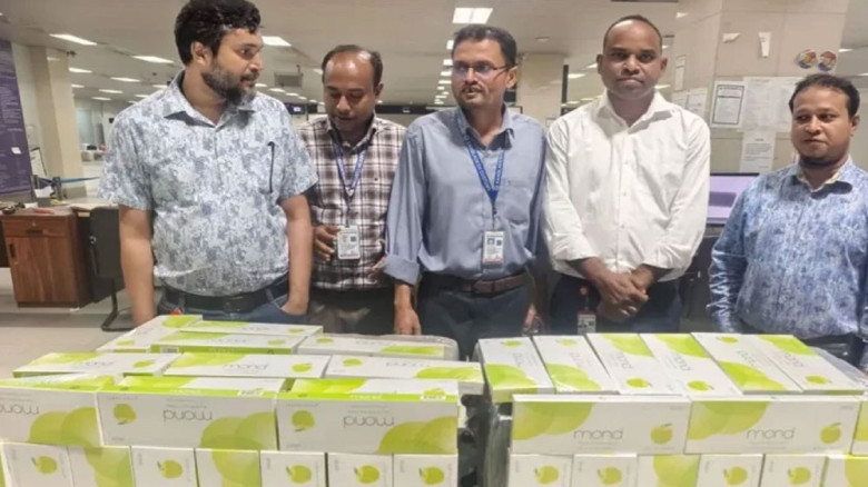 চট্টগ্রাম বিমানবন্দরে দুই যাত্রীর ব্যাগ তল্লাশিতে বিপুল সিগা