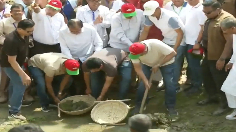 দিনাজপুরে খাল খনন প্রকল্পের সূচনা করলেন প্রধানমন্ত্রী