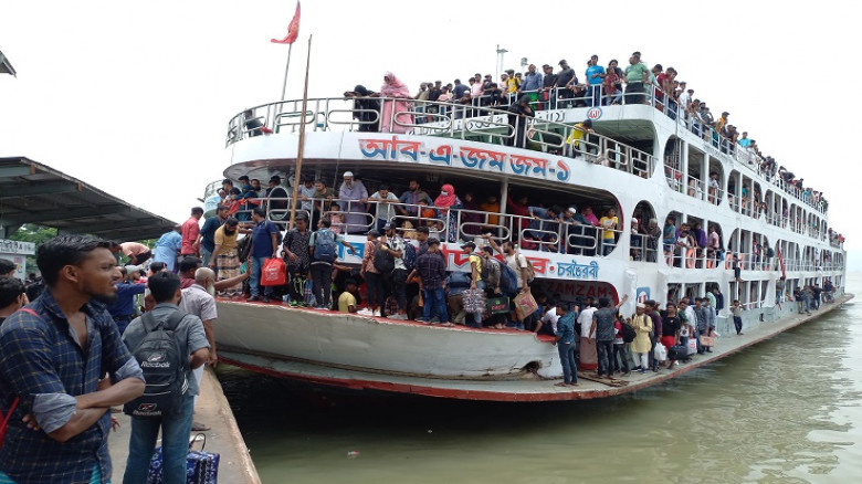 ঈদযাত্রা জমে উঠছে, লঞ্চ-বাসে বাড়ছে যাত্রীর সংখ্যা