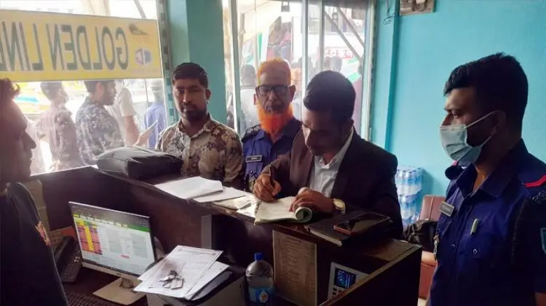 ভাড়া বেশি নেওয়ায় নারায়ণগঞ্জে বাস কাউন্টারে জরিমানা