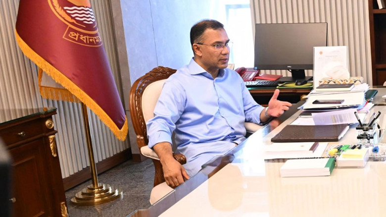 টানা ছুটির মধ্যেও অফিস করছেন প্রধানমন্ত্রী