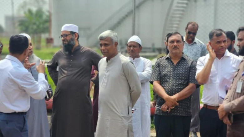 সিদ্ধিরগঞ্জে পদ্মা-মেঘনা ডিপোতে প্রতিমন্ত্রীর হঠাৎ পরিদর্শন