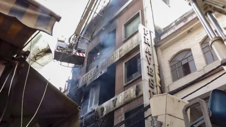 আবাসিক ভবনে আগুন, দিল্লিতে প্রাণ গেল ৭ জনের