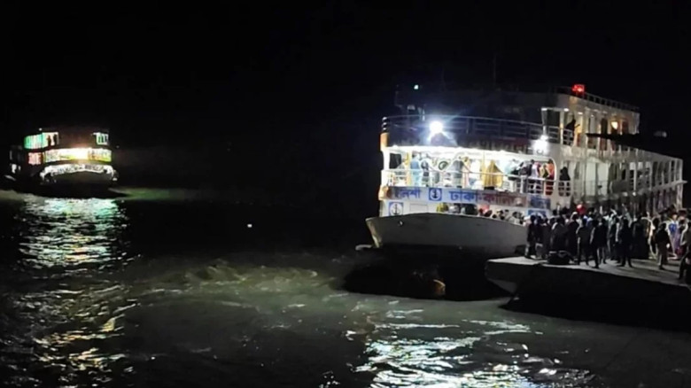 লঞ্চের ধাক্কায় স্পিডবোট উল্টে পুলিশ সদস্য নিখোঁজ, আহত ৫