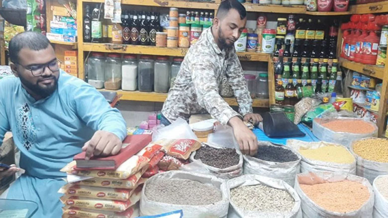 ঈদের বাজারে অস্থিরতা, বেড়েছে মাছ-মাংস-মসলার দাম