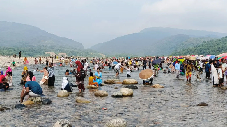ঈদ ছুটিতে সিলেটের গোয়াইনঘাটে পর্যটকের ঢল, প্রকৃতির টানে মুখর