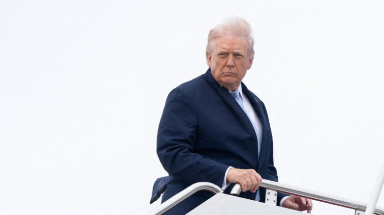 হরমুজ খুলে দিতে ইরানকে ৪৮ ঘণ্টা সময়, ট্রাম্পের কড়া হুঁশিয়ারি