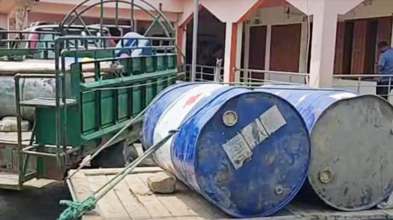 জামালপুরে ৩ হাজার লিটার পেট্রোলসহ ১১ জন আটক