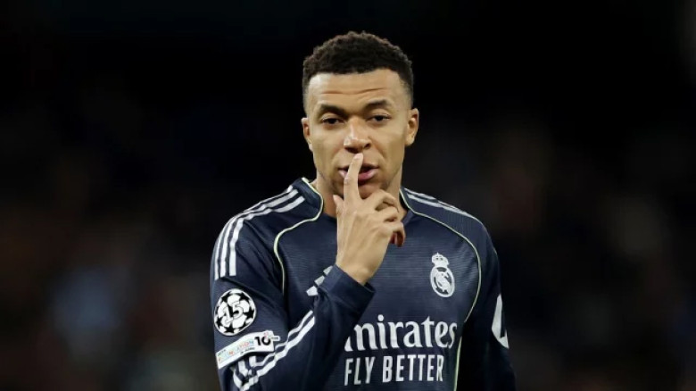 ‘ভুল হাঁটুতে চিকিৎসা’ খবর উড়িয়ে দিলেন এমবাপ্পে