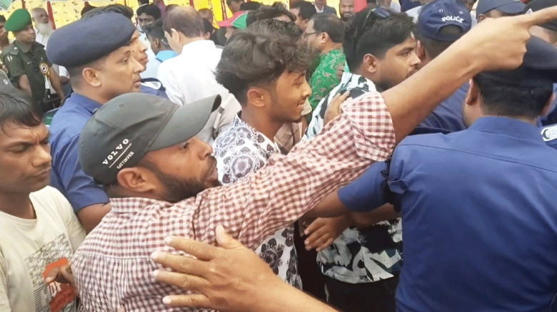 এমপির নাম ঘোষণা না করায় ডোমারে উত্তেজনা, অনুষ্ঠান ত্যাগ