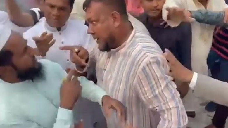 চুয়াডাঙ্গায় স্বাধীনতা দিবসে উত্তেজনা, জামায়াত নেতাকে ‘খেয়ে ফ