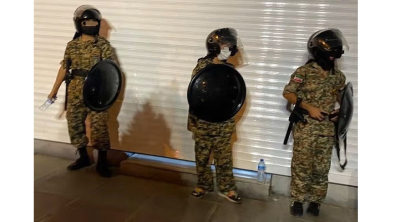 ১২ বছর বয়সেই নিরাপত্তা দায়িত্বে, প্রশ্ন উঠছে মানবাধিকারে