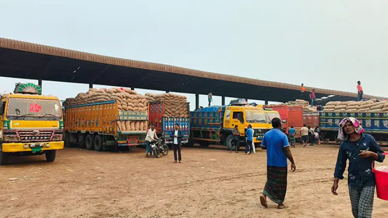 ১০ দিন বন্ধ থাকার পর সচল ভোমরা স্থলবন্দর