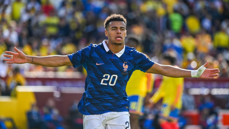 পুরো একাদশ বদলেও জয় থামেনি ফ্রান্সের