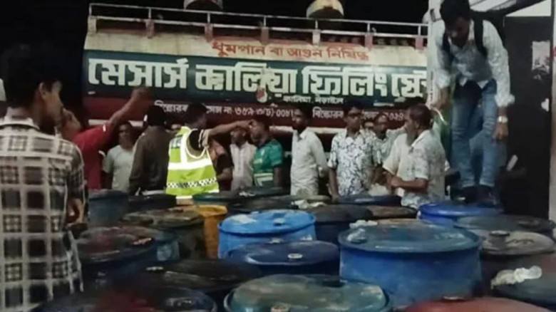 নড়াইলে ৭ হাজার ৪০০ লিটার ডিজেল জব্দ, দুইজনকে জরিমানা