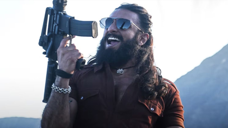 বক্স অফিসে ঝড়, ‘কেজিএফ ২’-কে ছাড়িয়ে নতুন ইতিহাস