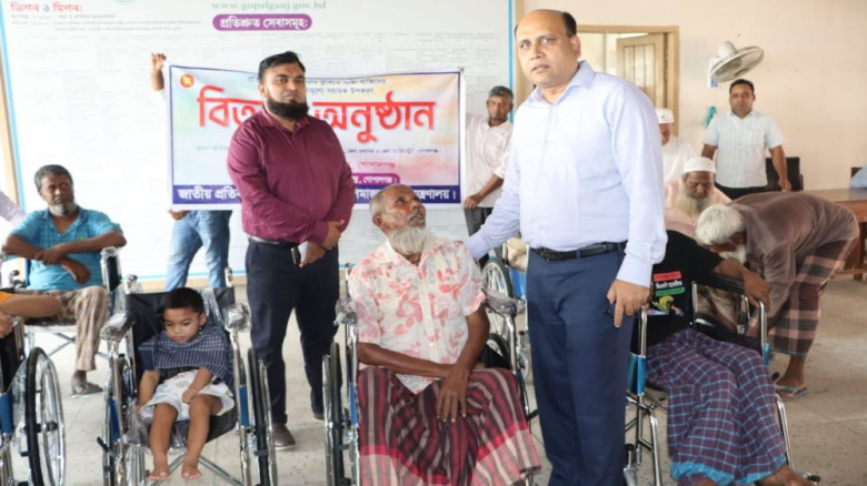 গোপালগঞ্জে প্রতিবন্ধী সেবা কেন্দ্রে উপকরণ বিতরণ অনুষ্ঠান