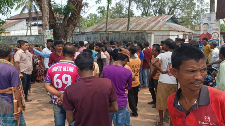 বিনা চিকিৎসায় অন্তঃসত্ত্বা নারীর মৃত্যু, চা শ্রমিকদের বিক্ষো