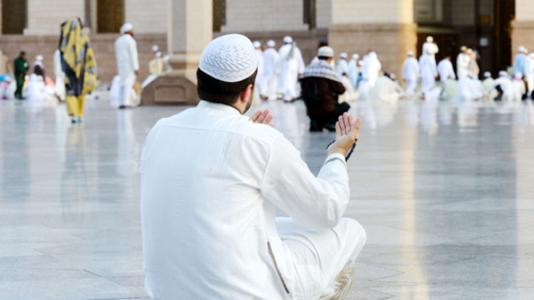 বিশেষ দোয়া যা পড়লে মনের আশা পূরণ হয়