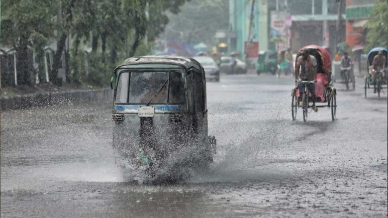 ঢাকায় বজ্রবৃষ্টির আভাস, কমতে পারে তাপমাত্রা