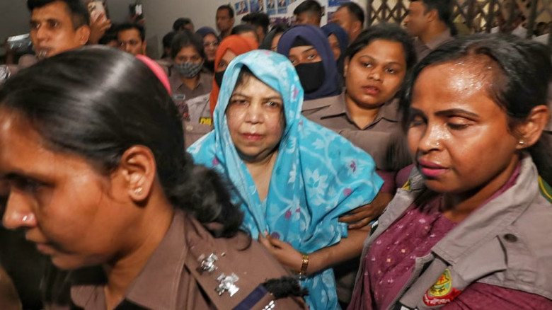 আদালত থেকে নামার সময় দুর্ঘটনায় পড়লেন শিরীন শারমিন