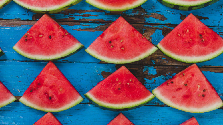 তরমুজের খোসা ফেলে দিচ্ছেন? জানুন এর অজানা উপকারিতা